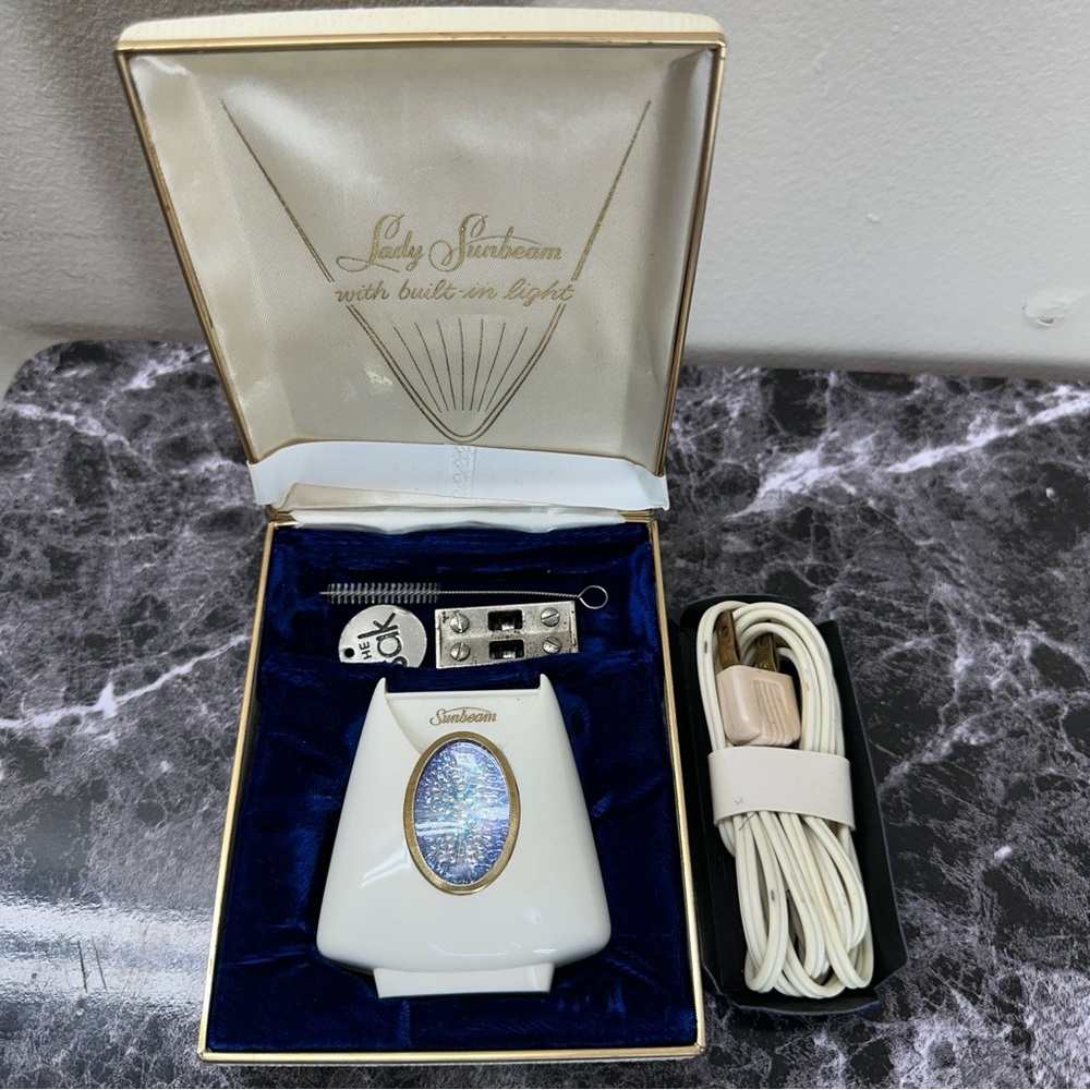 Vintage Lady Sunbeam Electric Shaver with Built-In Light - Original Case & Cord